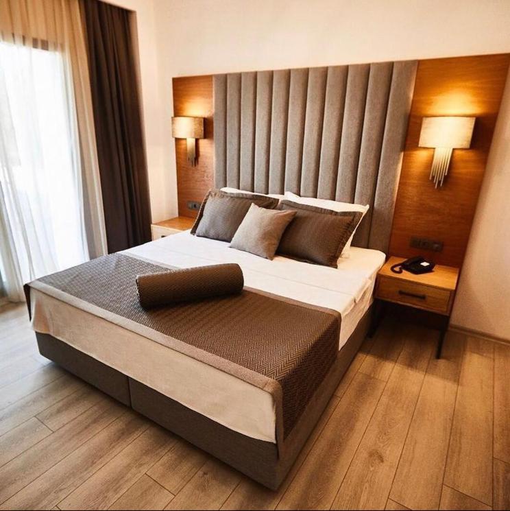 Ruwais Hotel Cesme Bagian luar foto