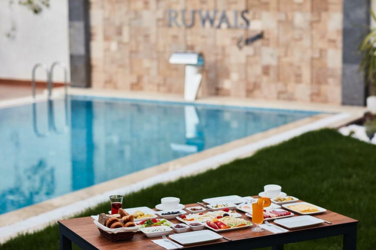 Ruwais Hotel Cesme Bagian luar foto