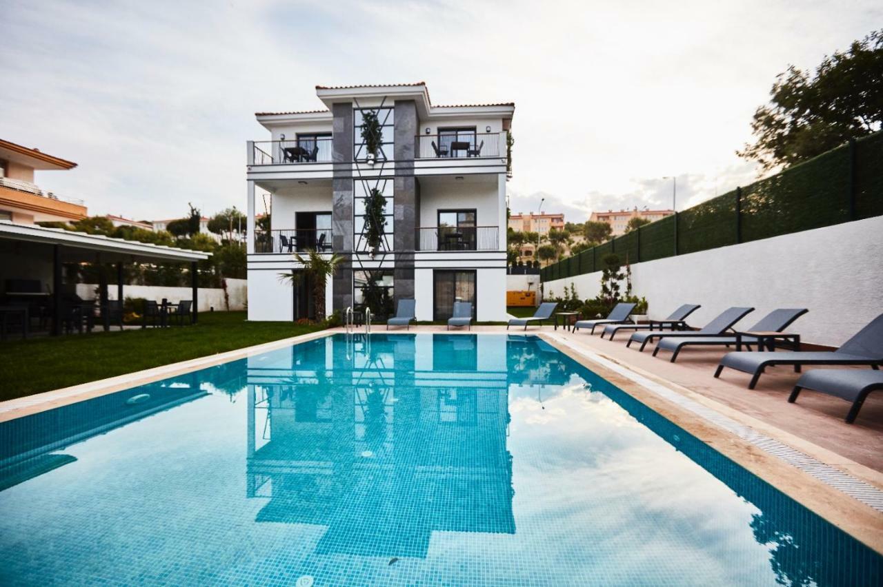 Ruwais Hotel Cesme Bagian luar foto
