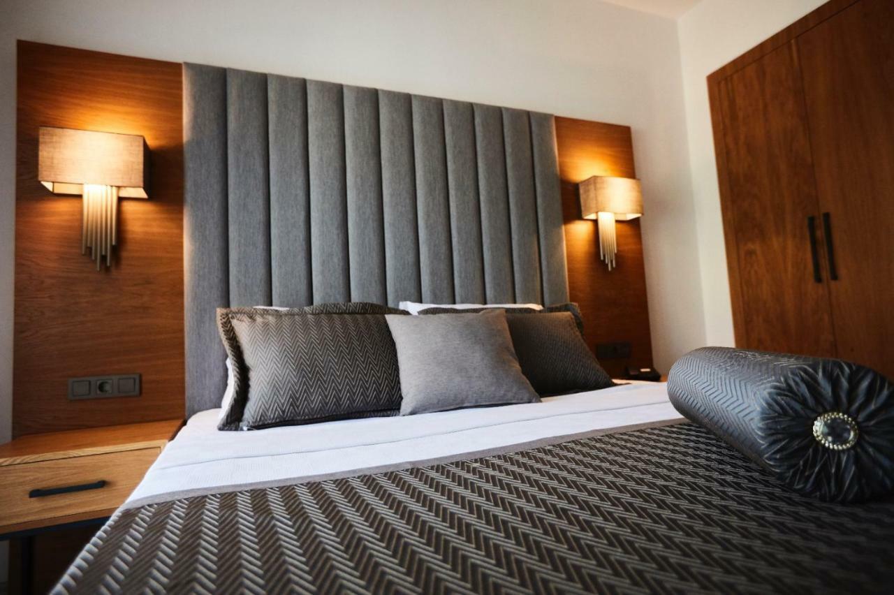 Ruwais Hotel Cesme Bagian luar foto